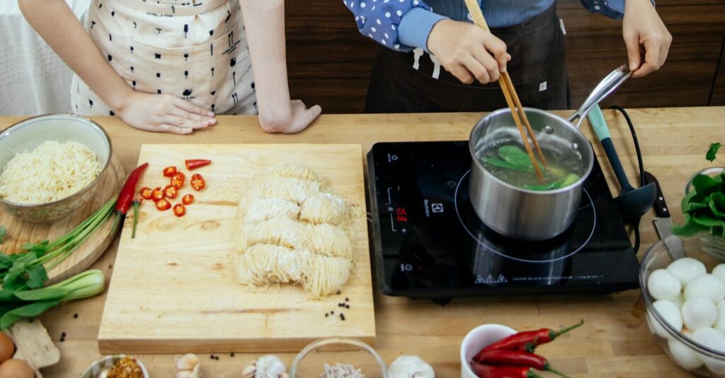 ゼンブヌードルの調理で失敗しないためのコツを実践する様子