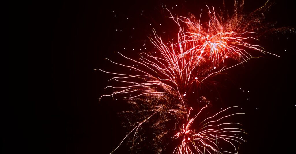 なにわ淀川花火大会の穴場スポット5選のイメージ。夜景に浮かぶ静かな観覧エリアを示す地図付きビジュアル。