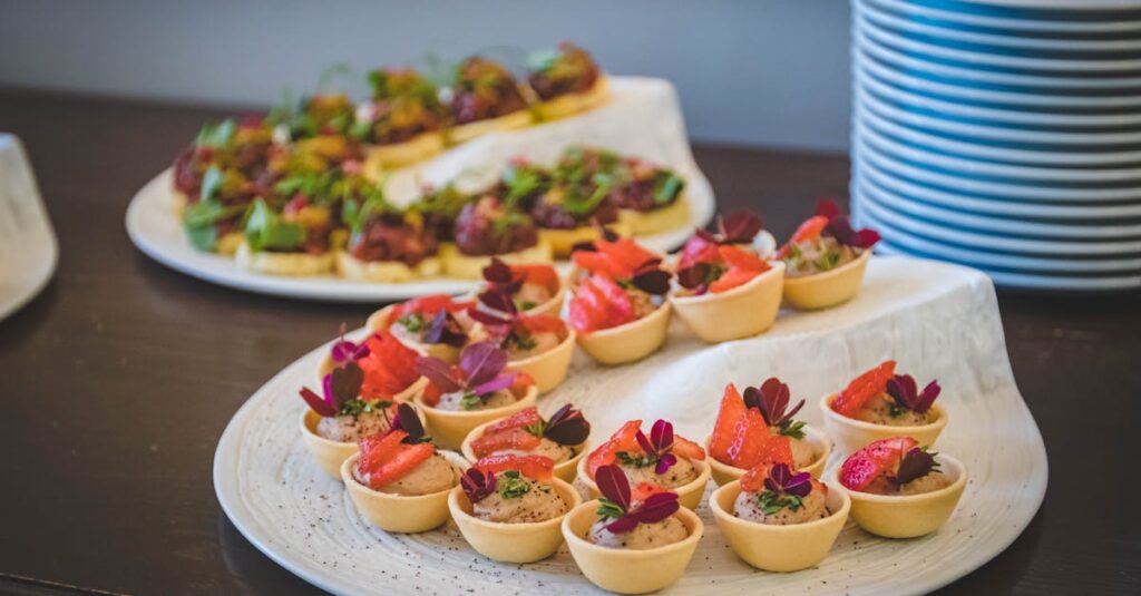 京都のいちごビュッフェを価格帯別に紹介した比較表とスイーツのイメージ