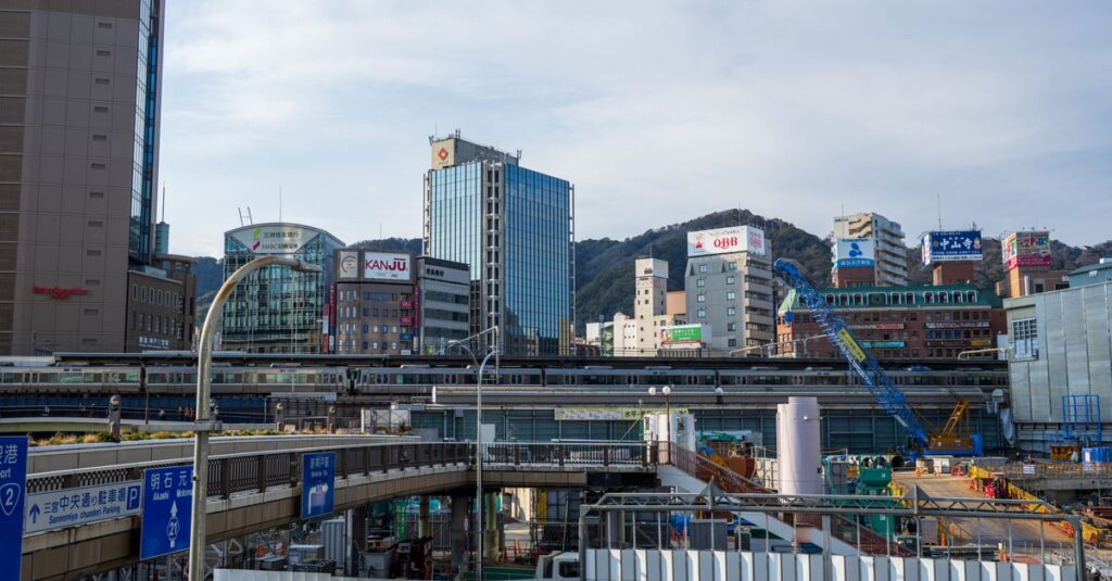 ルミナリエ2026の光に包まれた神戸の街並みの様子