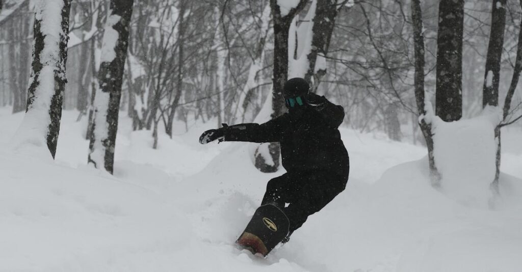 冬季オリンピックで活躍する日本代表選手たち。スピードスケートやスノーボードなどメダルが期待される競技のイメージ。