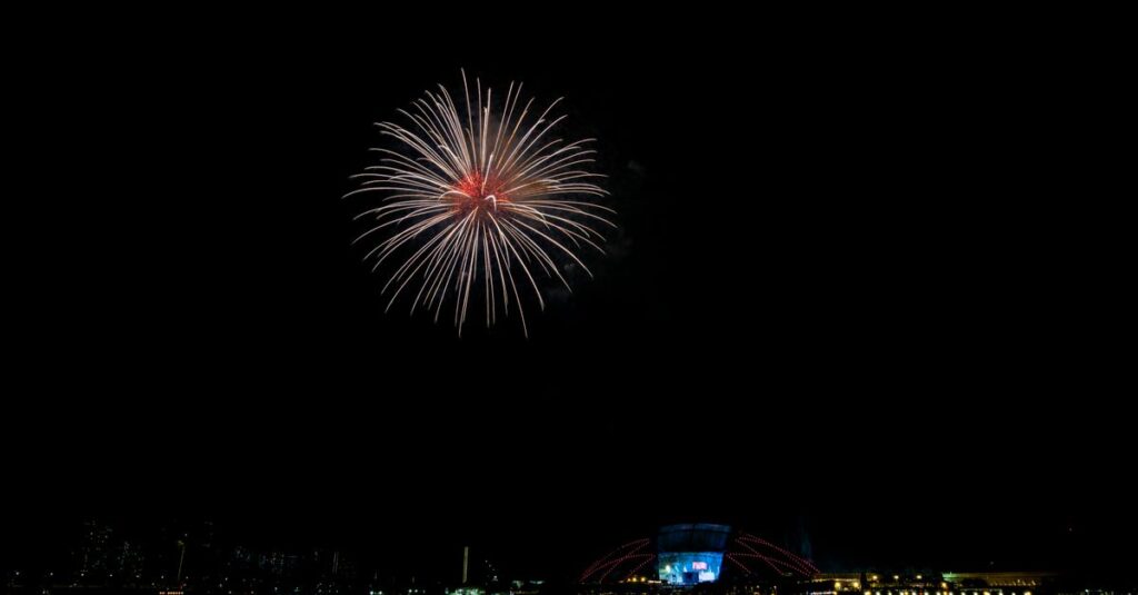 目的別に比較された淀川花火大会の穴場スポットを分類したインフォグラフィック（家族向け・カップル向けなど）