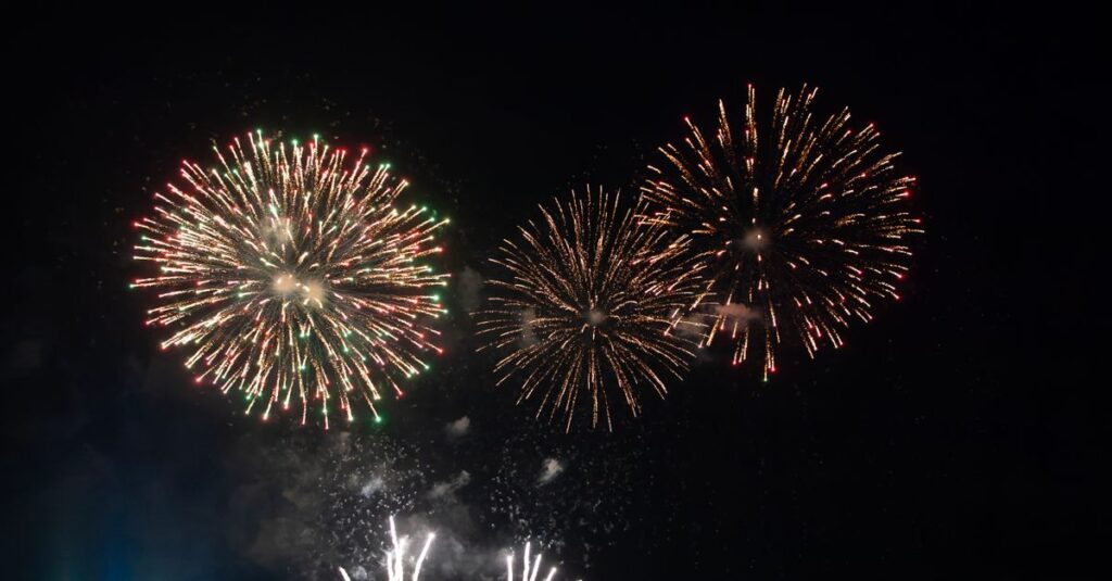 なにわ淀川花火大会の穴場スポット5選のイメージ。夜景に浮かぶ静かな観覧エリアを示す地図付きビジュアル。