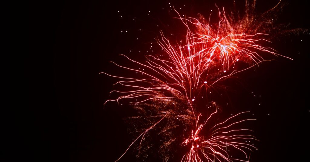 なにわ淀川花火大会の穴場スポット5選のイメージ。夜景に浮かぶ静かな観覧エリアを示す地図付きビジュアル。